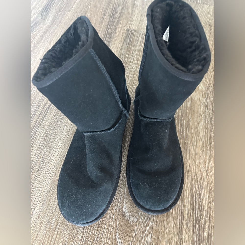 Koolaburra by UGG Black Suede Boots